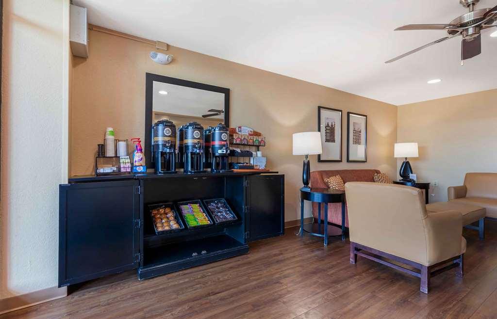 Extended Stay America Select Suites - Rockford - State Street Интерьер фото