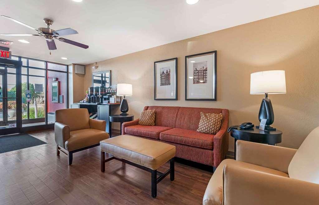 Extended Stay America Select Suites - Rockford - State Street Интерьер фото