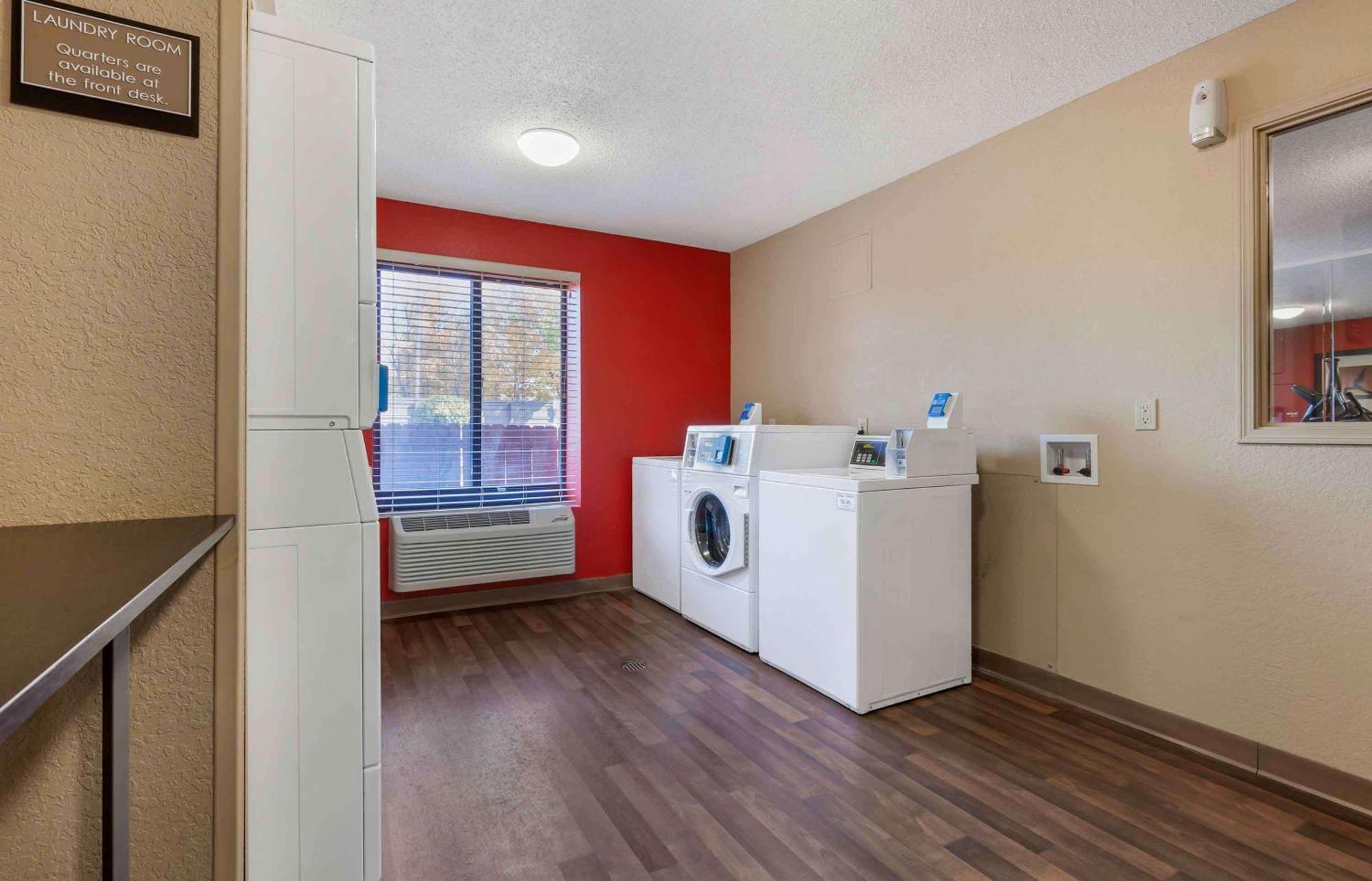 Extended Stay America Select Suites - Rockford - State Street Экстерьер фото