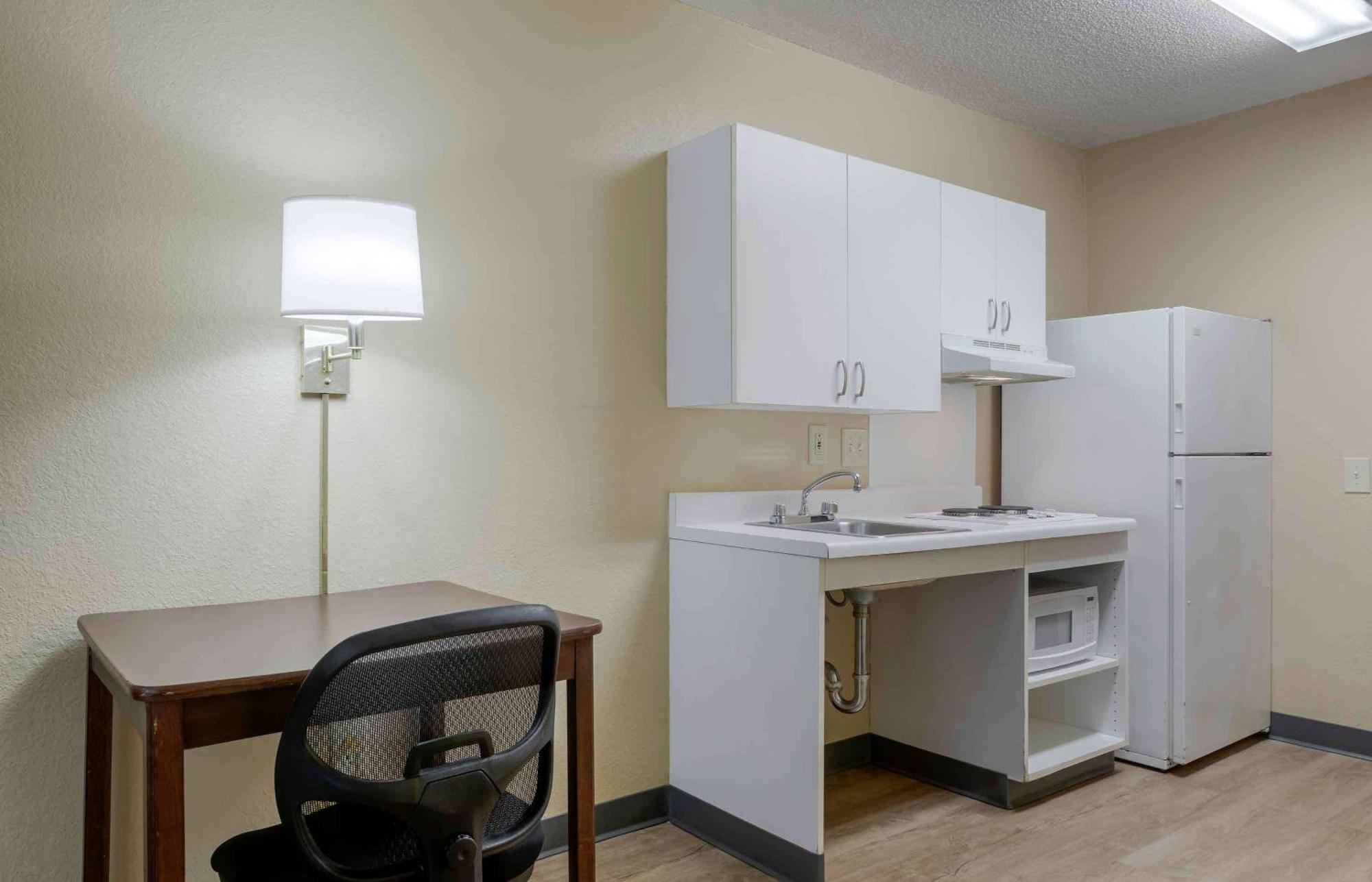 Extended Stay America Select Suites - Rockford - State Street Экстерьер фото