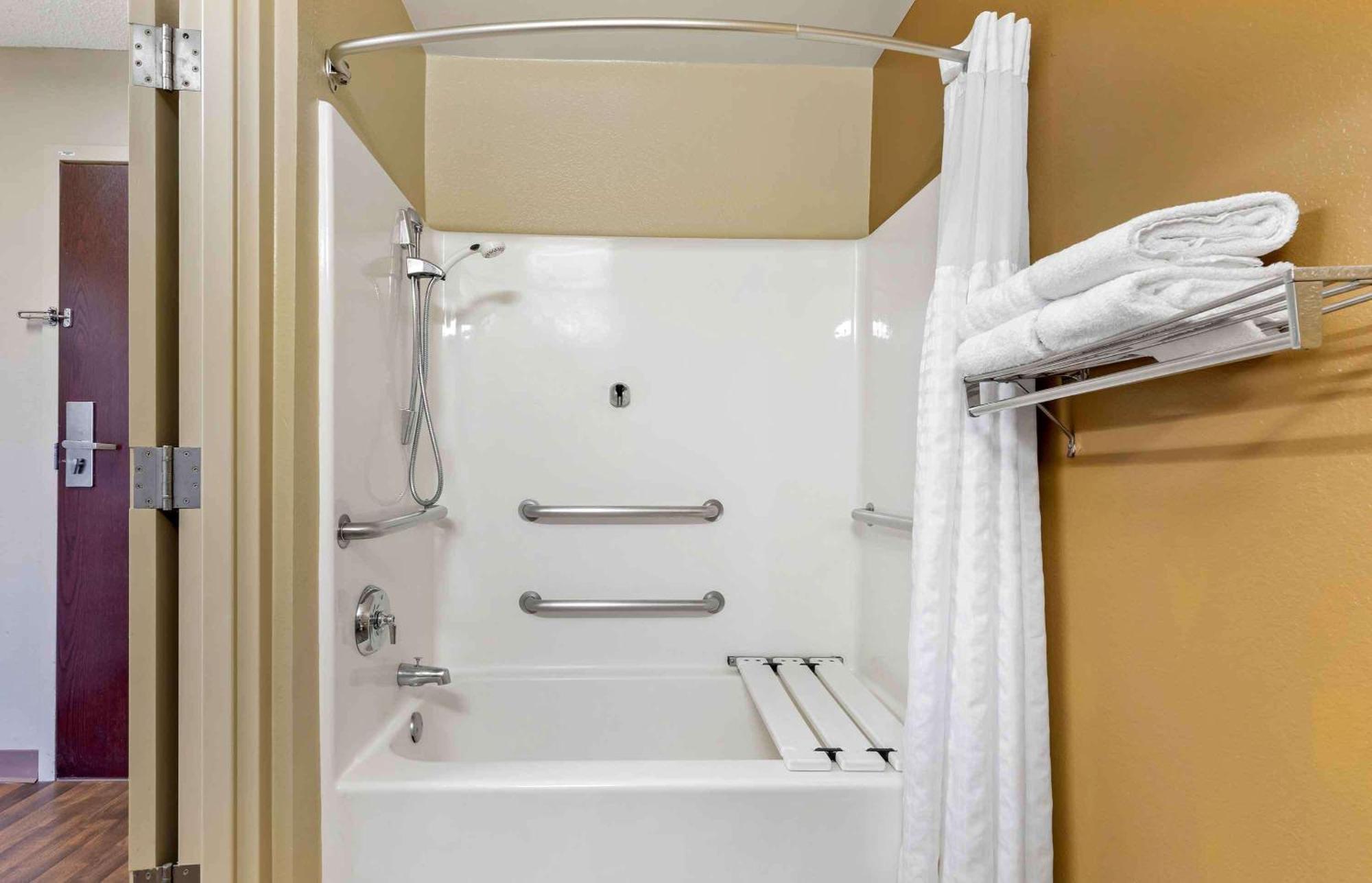 Extended Stay America Select Suites - Rockford - State Street Экстерьер фото