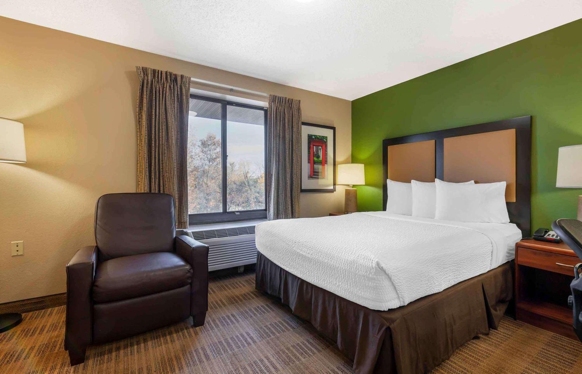 Extended Stay America Select Suites - Rockford - State Street Экстерьер фото
