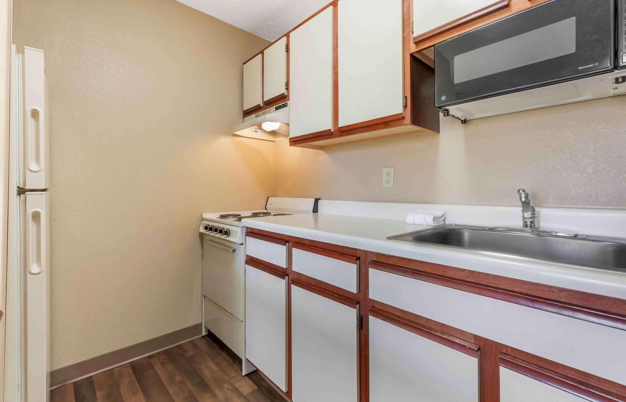 Extended Stay America Select Suites - Rockford - State Street Экстерьер фото