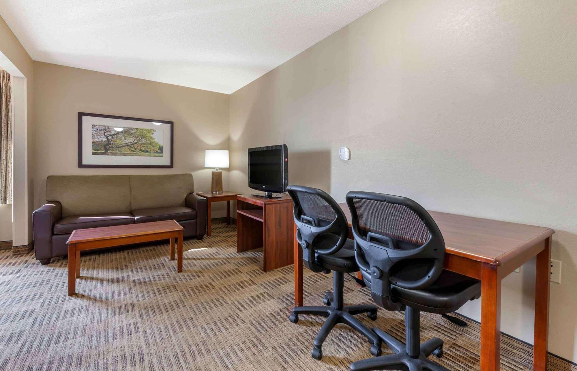 Extended Stay America Select Suites - Rockford - State Street Экстерьер фото