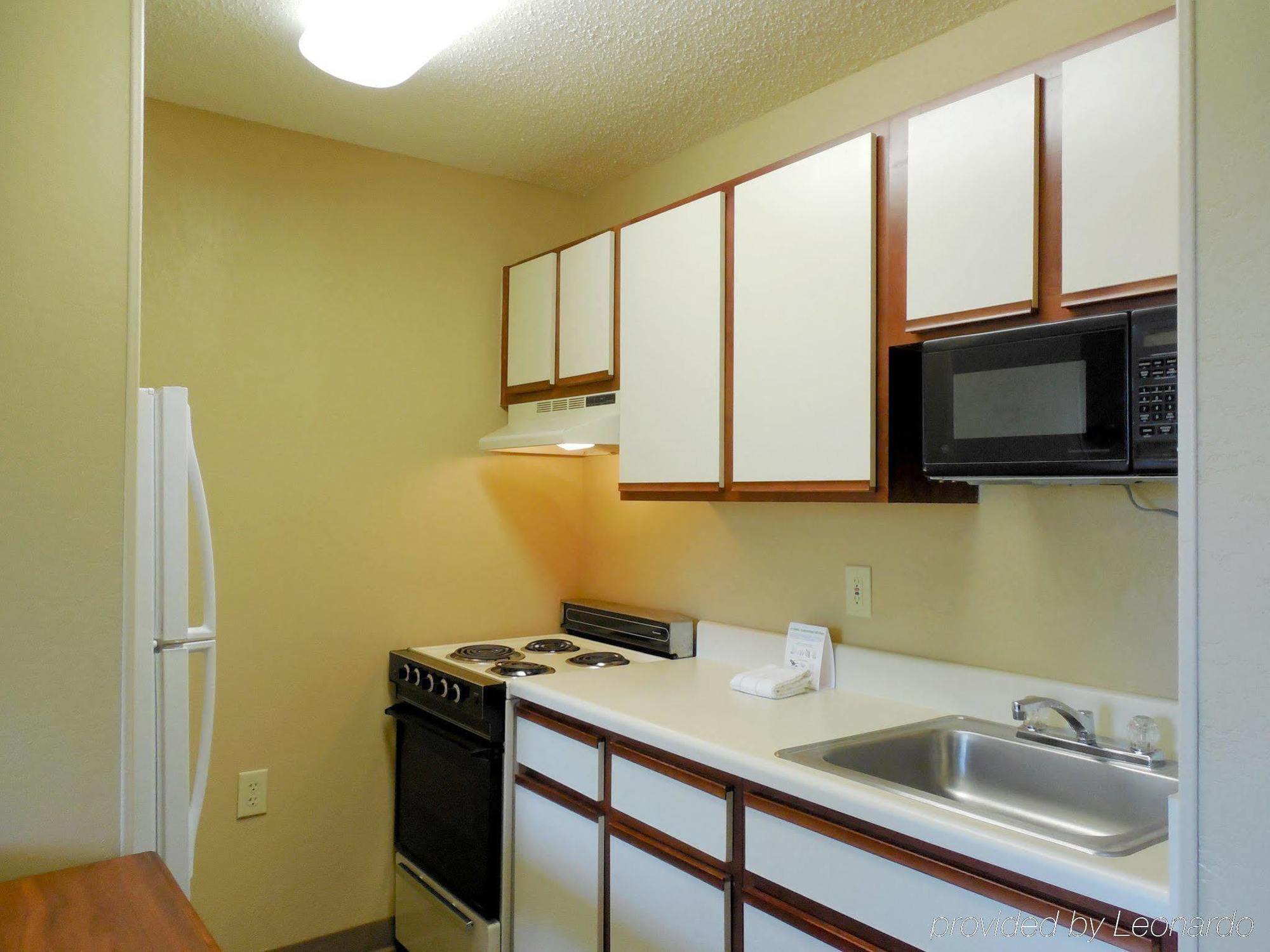 Extended Stay America Select Suites - Rockford - State Street Экстерьер фото